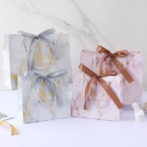 Taška dárková papírová střední 25x12x20 Akce